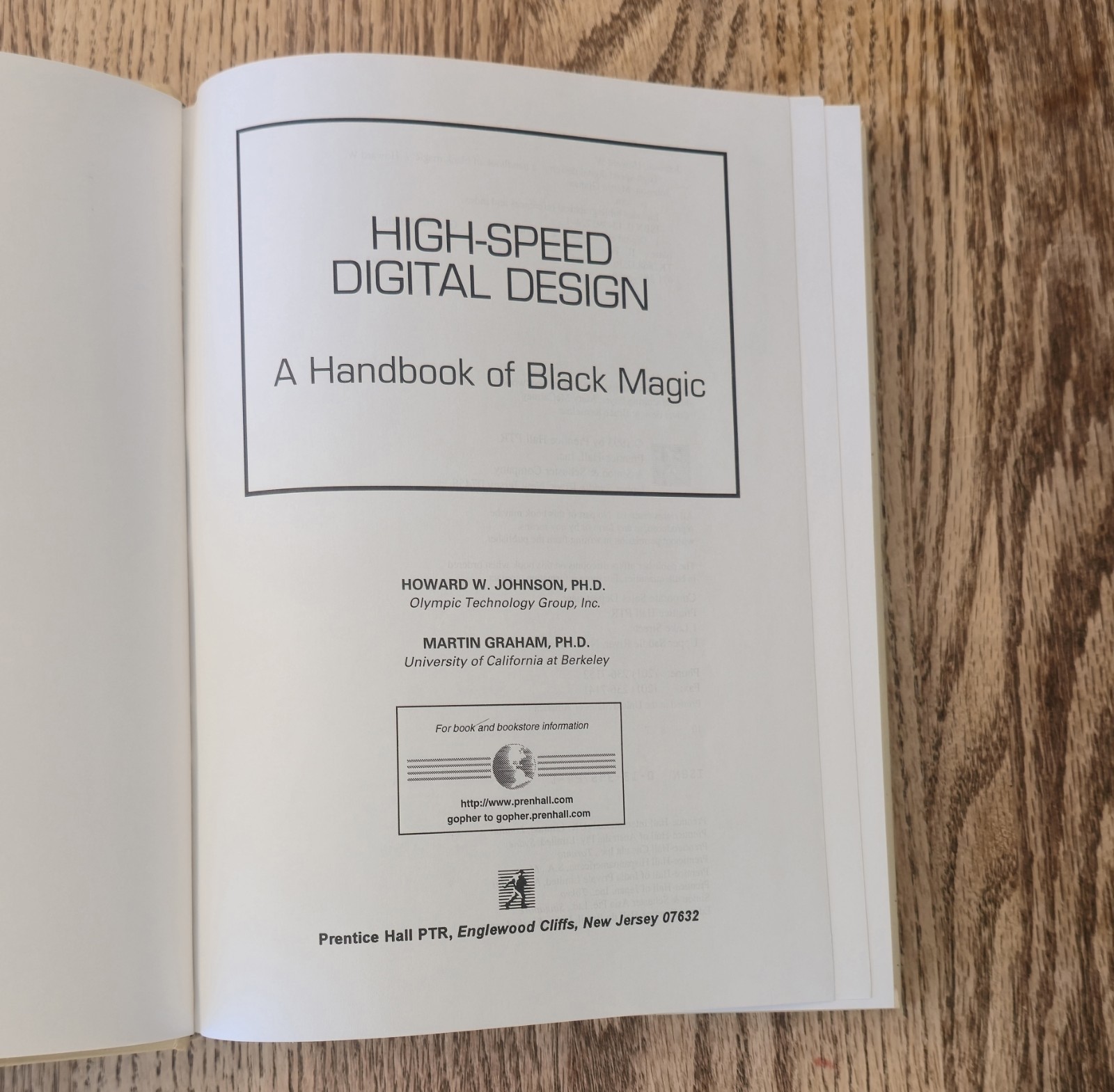 High-Speed Digital Design: A Handbook of Black Magic by Howard Johnson Hardcover