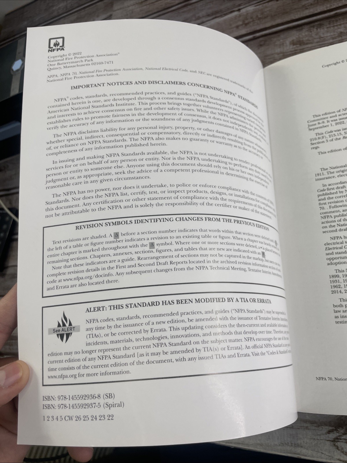*2023 NFPA 70 National Electrical Code Paperback | ISBN 9781455929368